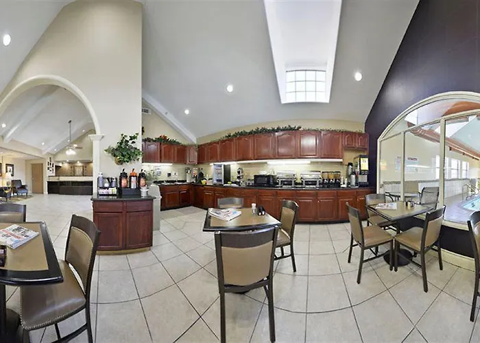 Western & Hotel 3*