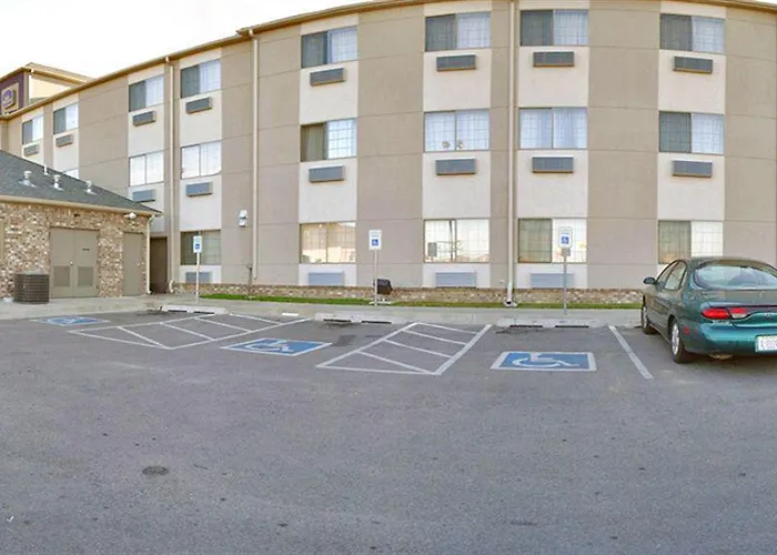 Western & Hotel 3*
